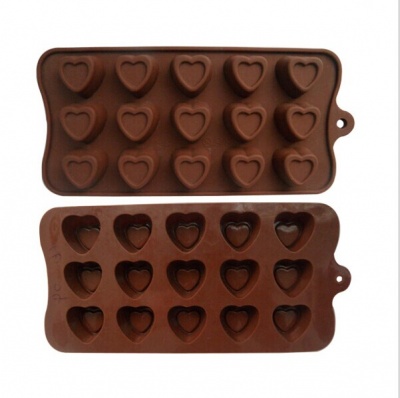 心形のシリコン製のチョコレートトレー