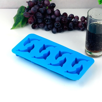 8穴　イルカ型　シリコン製氷皿
